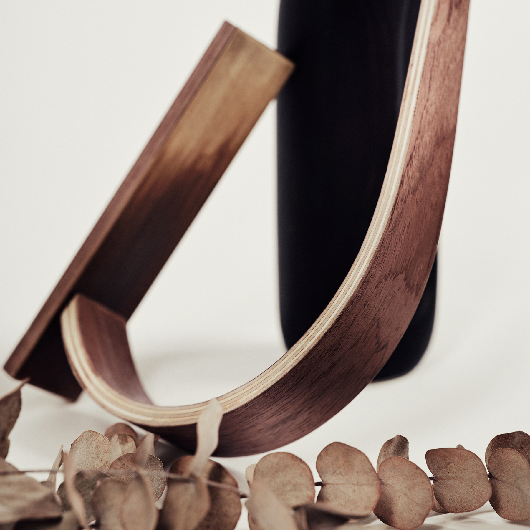 Modern bathroom wooden toilet paper holder with brass design and curved shape