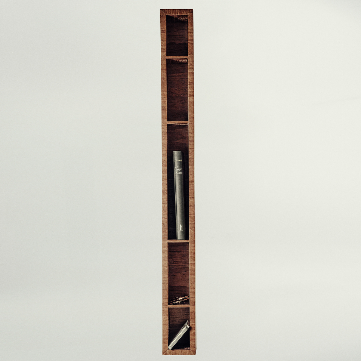 Narrow Wall Shelf Cavallo